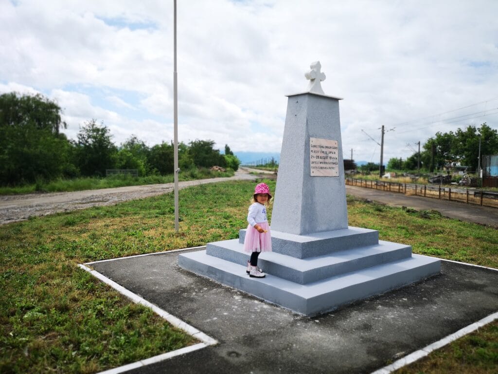 5-Copila-monument